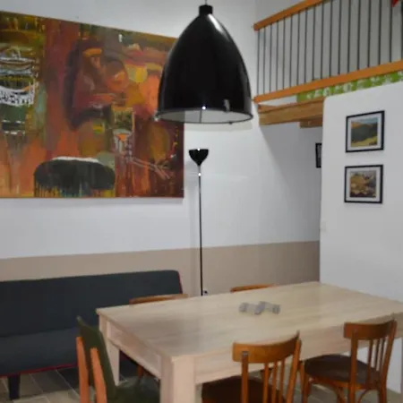 Petite Maison D'artiste Dans Un Village Provencal *