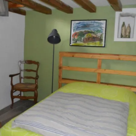 Petite Maison D'artiste Dans Un Village Provencal